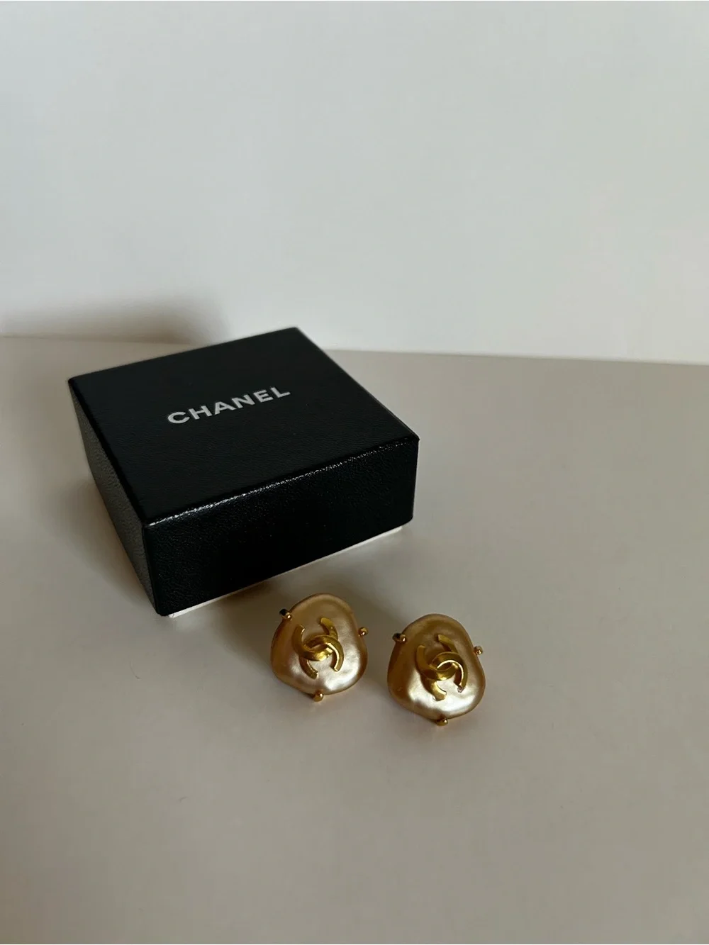 CHANEL Gold Irregular Pearl CC Earrings